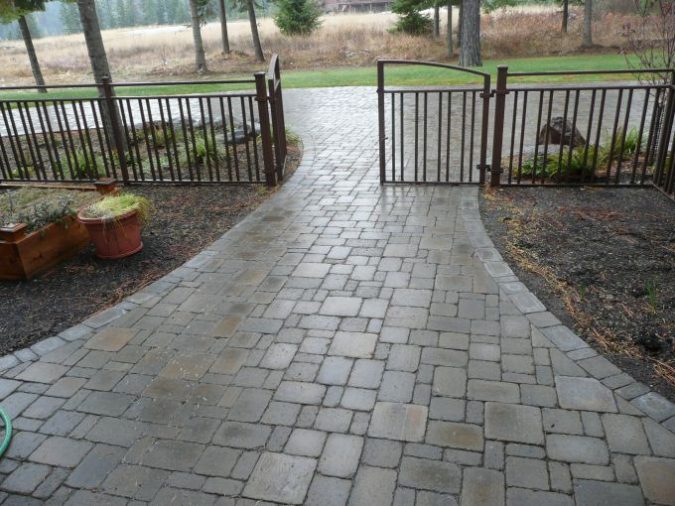 The Benefits of Constructing Interlocking Concrete Pavers