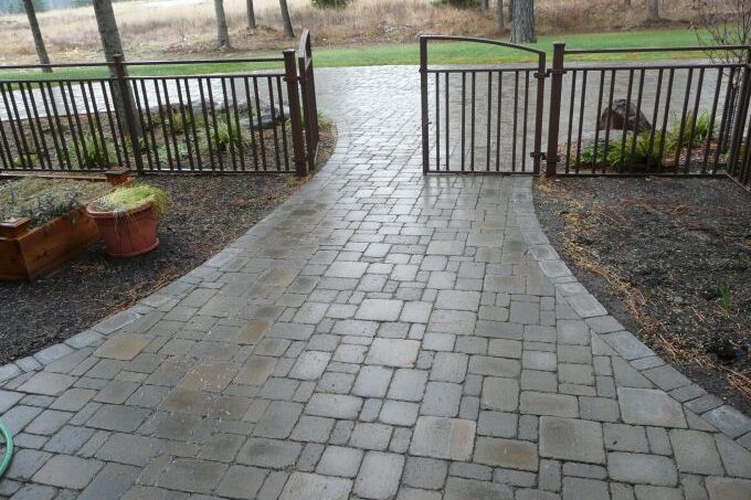 The Benefits of Constructing Interlocking Concrete Pavers