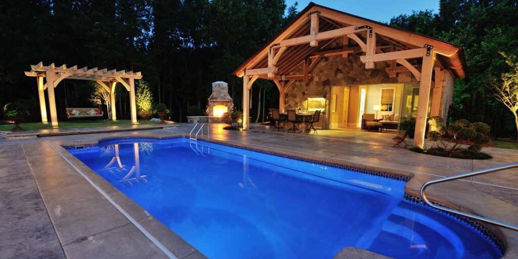 7 Important Tips for Pool and Outdoor Kitchen Designs