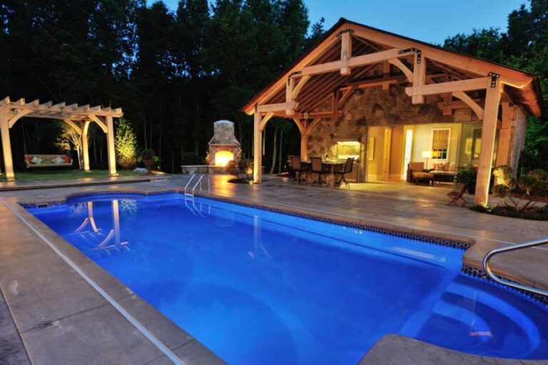 7 Important Tips for Pool and Outdoor Kitchen Designs