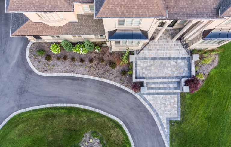 Four Seasons Estate deck with outdoor seating area