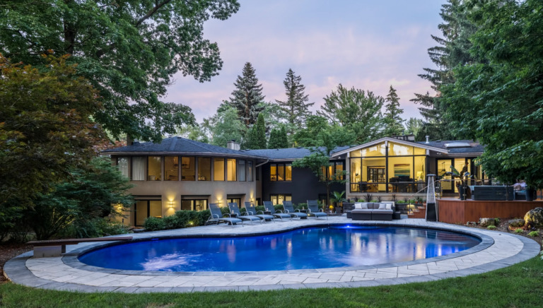 Wide view of a modern villa, emphasizing 1980s architectural design.