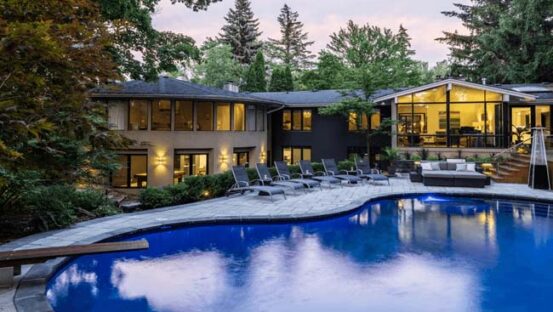 Modern villa with a sleek, minimalist design, reflecting 1980s architectural trends.