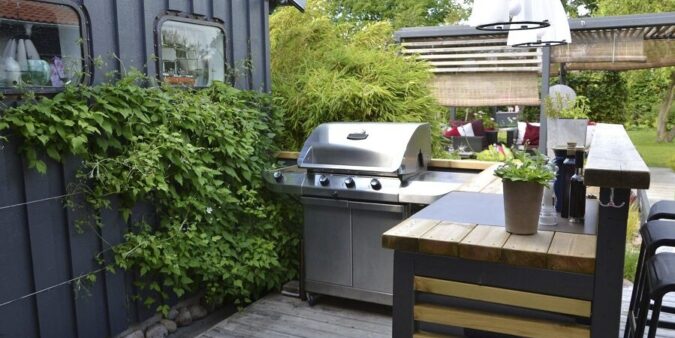 Contemporary Outdoor Kitchen Design vs Traditional