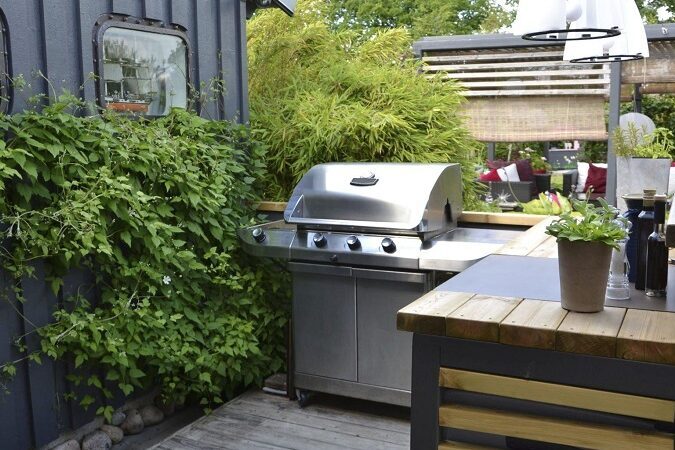 Contemporary Outdoor Kitchen Design vs Traditional