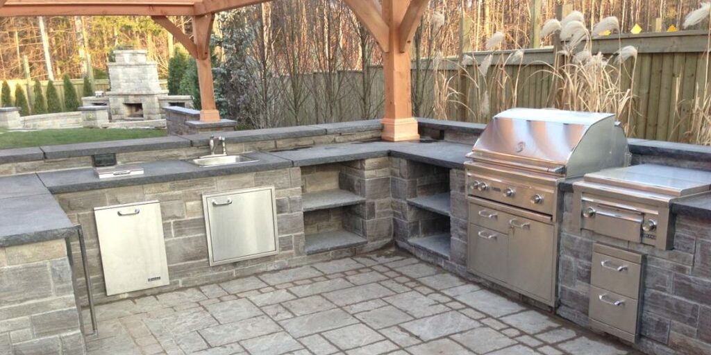 Backyard Landscaping: Outdoor Kitchen Tips on a Budget Backyard Landscaping: Outdoor Kitchen Tips on a Budget