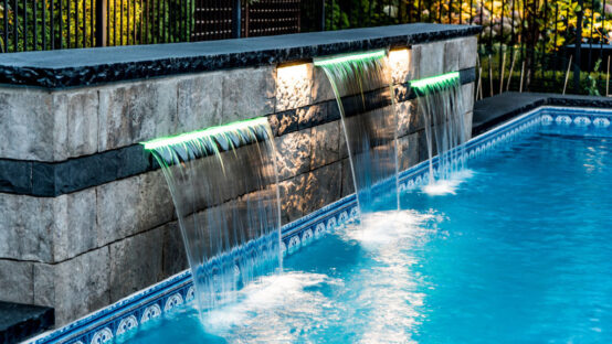 Contemporary Outdoor Patio with Fire Pit