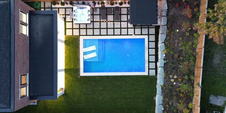 The Rise of Acrylic Pool Edges: A Transparent Trend in Modern Pool Design