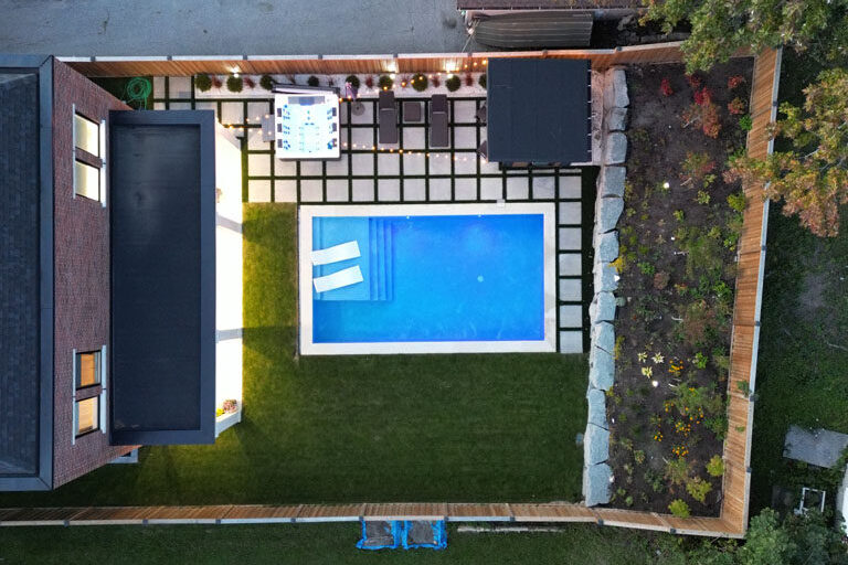 The Rise of Acrylic Pool Edges: A Transparent Trend in Modern Pool Design