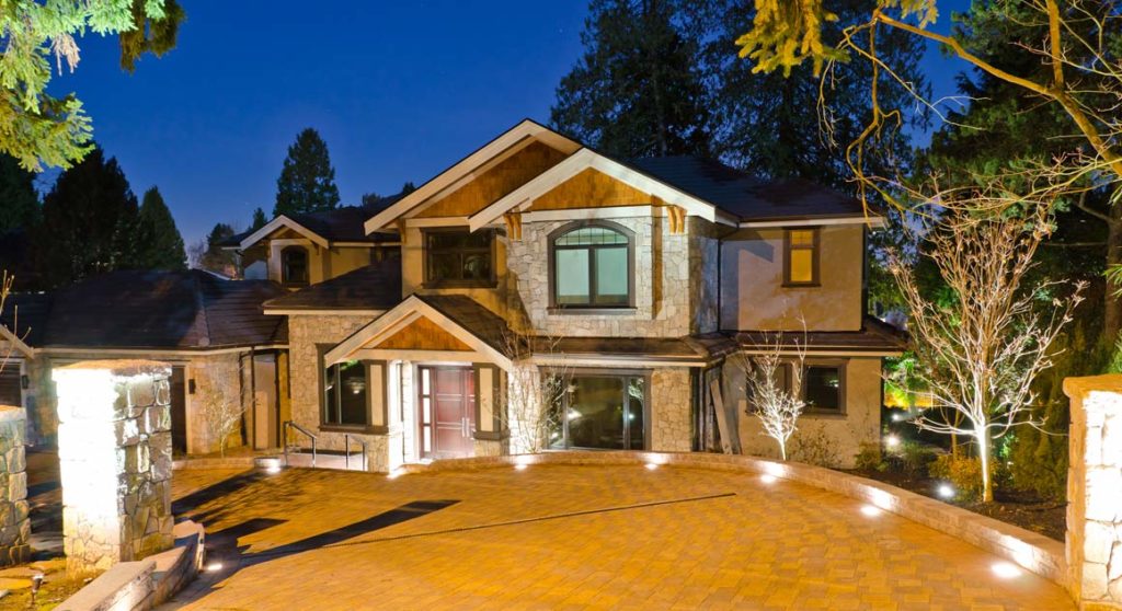 Permeable Pavers vs Traditional Pavers: A Complete Landscape Design Guide Permeable Pavers vs Traditional Pavers: A Complete Landscape Design Guide